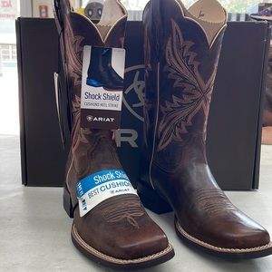Women’s West Bound, Sassy Brown, and Brand New!!